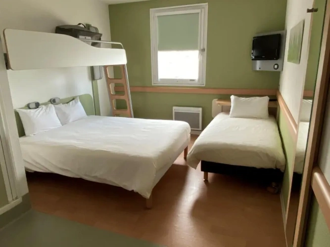 Standard Triple room