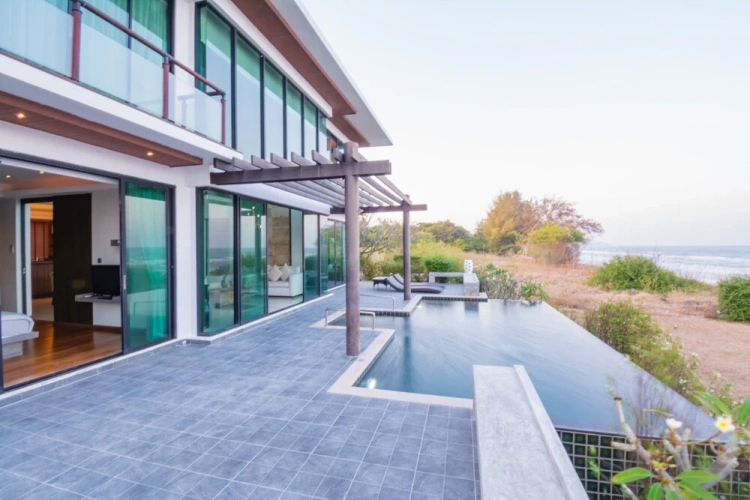 4 Bedrooms Double Villa
