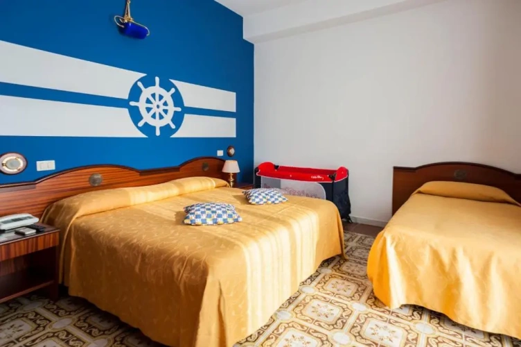 Standard Triple room