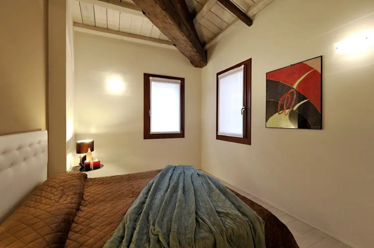 Lovely Canal View Apartment