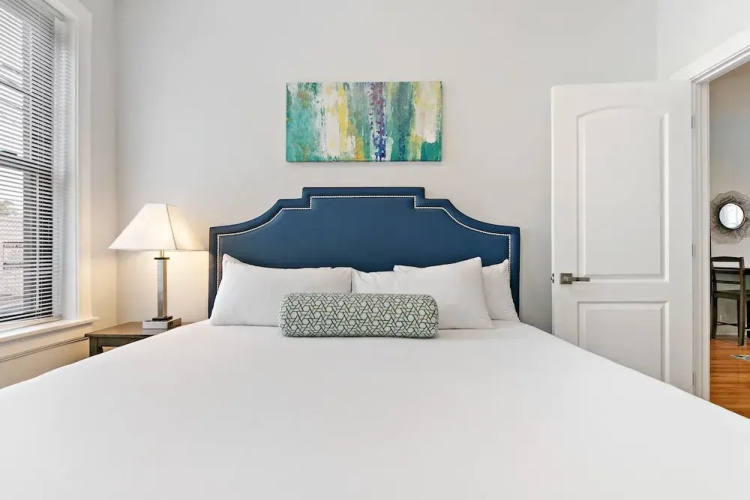 Central 1BR Retreat - Belmont E1