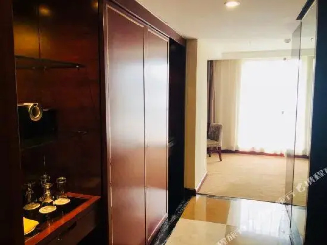 Zilanmen Longting Hotel