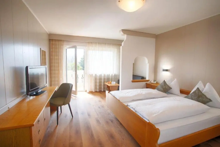 Comfort Double room with balcony and with mountain view