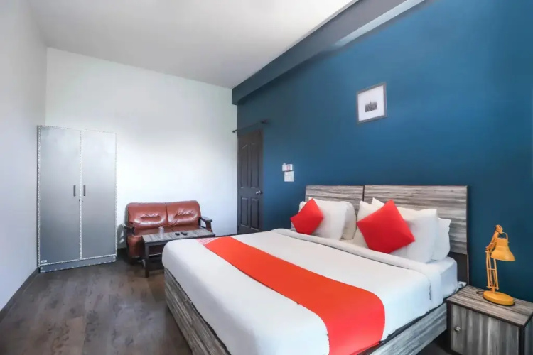 Golden Villa by OYO Rooms