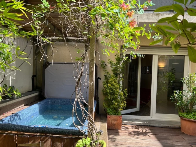 Deluxe Apartment