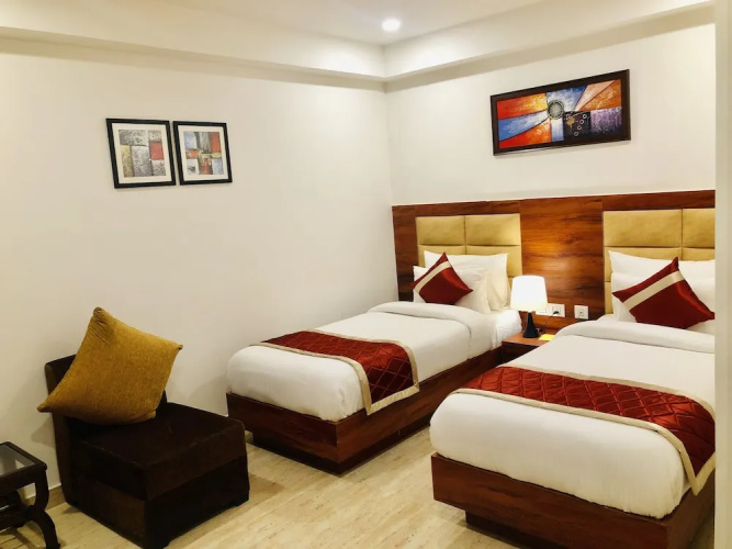 Red Crown Hotel