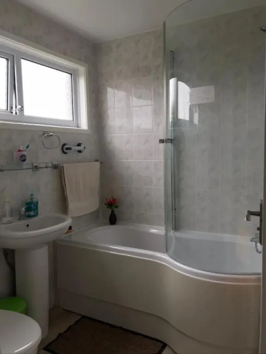 Quiet, spacious double bedroom!