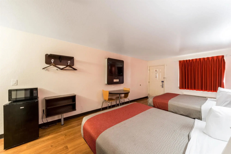 Motel 6 Seguin, TX
