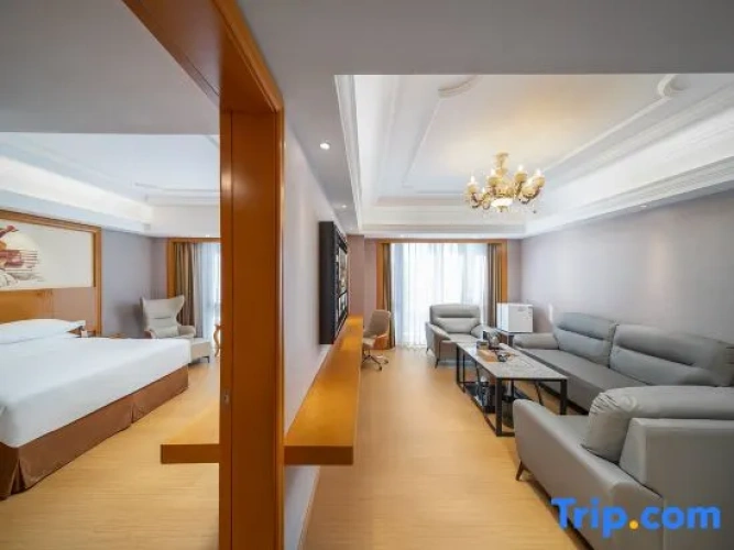 1 Bedroom Deluxe Suite