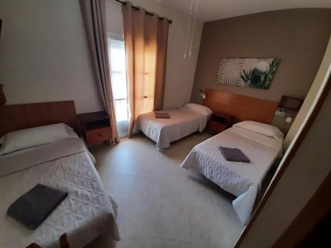 Standard Triple room