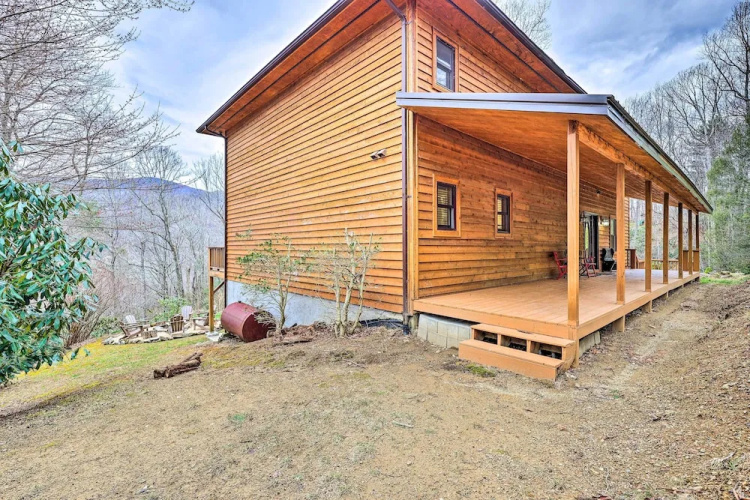 Game Room & Fire Pit: Spacious Elk Park Lodge!