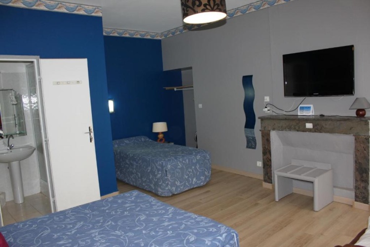Standard Triple room