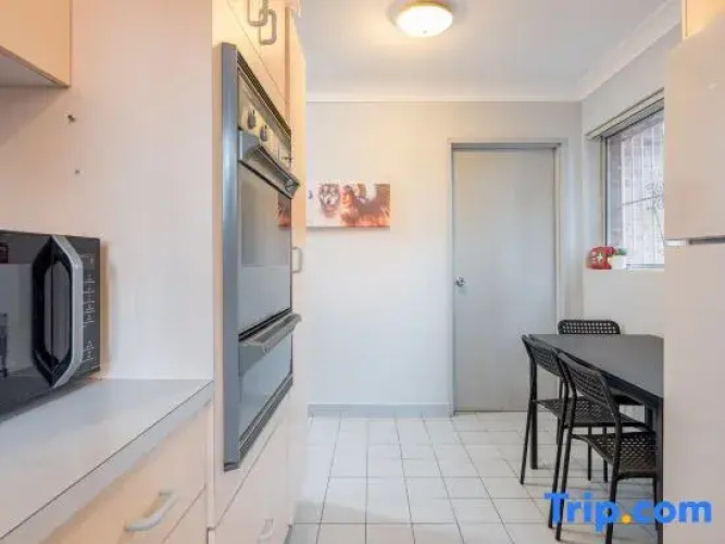 Bright & Cozy Rooms – Easy Access to Train & Olympic Park