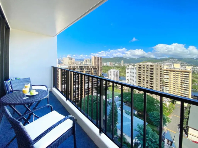 18th Floor with Mountain Views - Close to Beach - WiFi, Parking