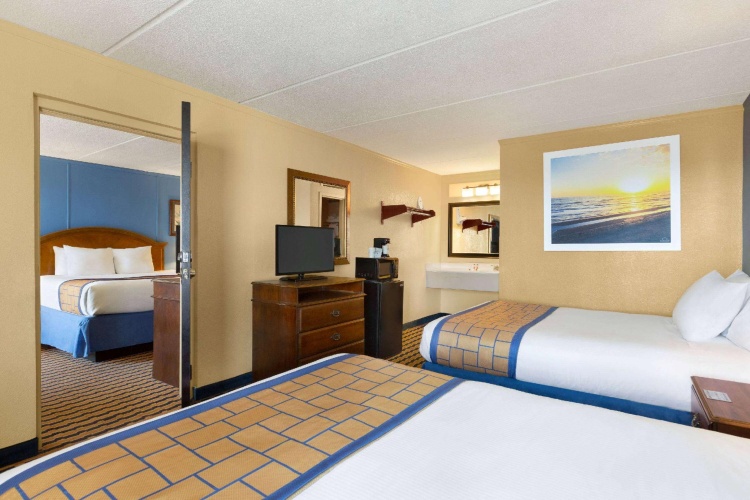 1 Bedroom Sextuple Suite