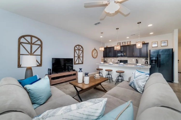 4 Bedrooms Villa