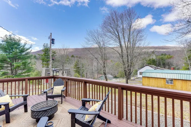 Secluded Kerhonkson Retreat With Deck + Views!