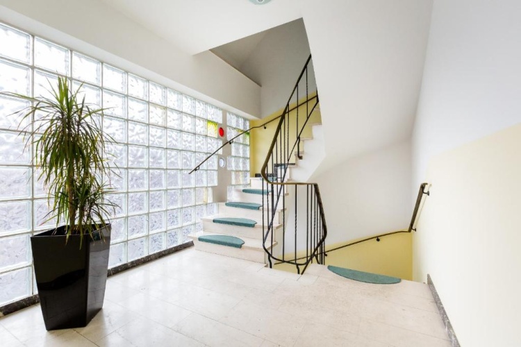 3 Bedrooms Apartment