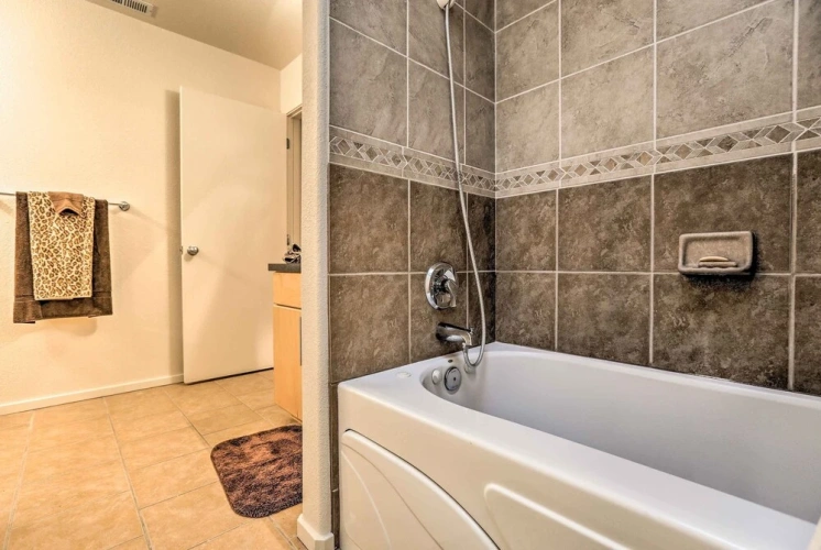 3 Bedrooms Apartment
