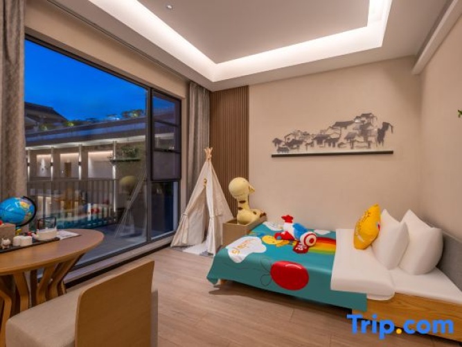 Standard Double room with balcony and with courtyard view