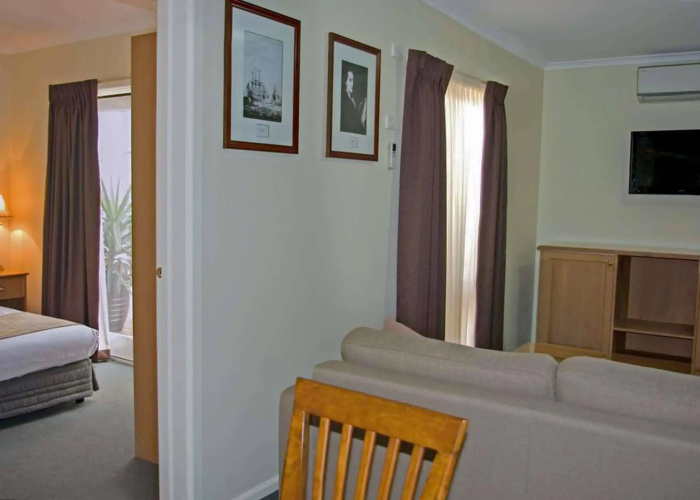 Admiralty Inn