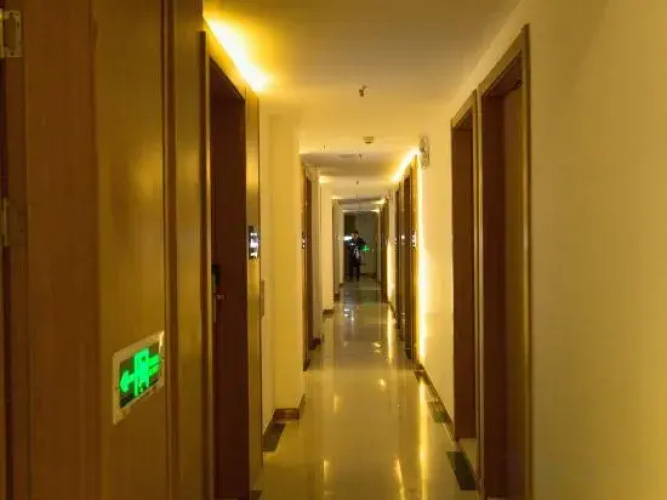 Xiangru Chain Hotel (Shanghai Caogen