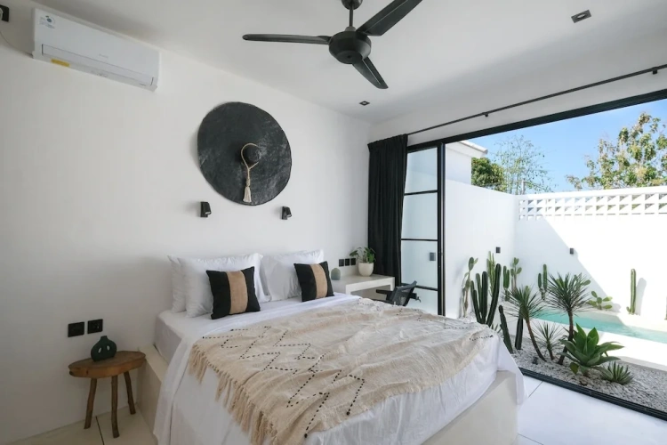 2 Bedrooms Villa