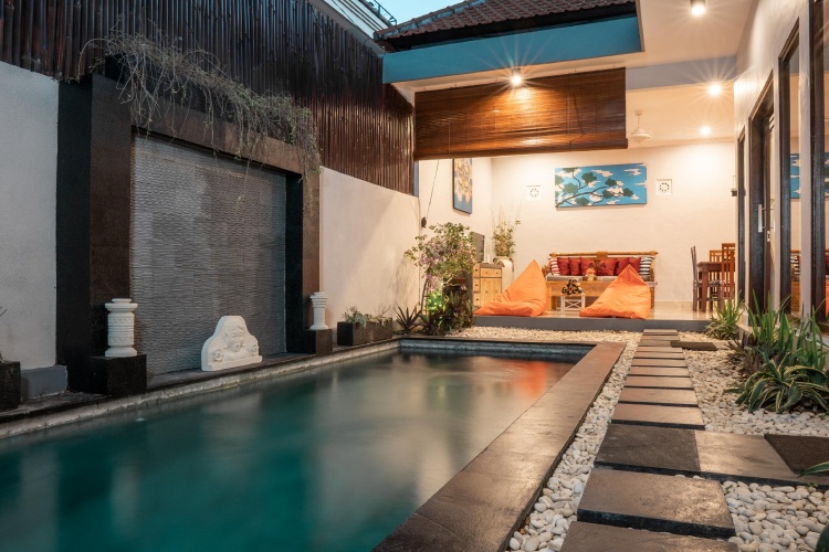 2 Bedrooms Villa