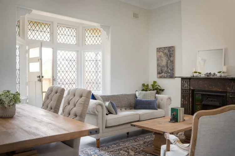 Central 2-bed Apartment With Private Parking