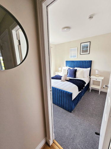 Modern 5 Bed Townhouse with Free Parking