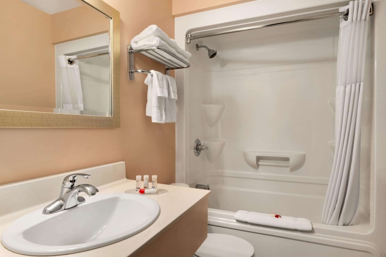 Days Inn by Wyndham Fredericton photo 9