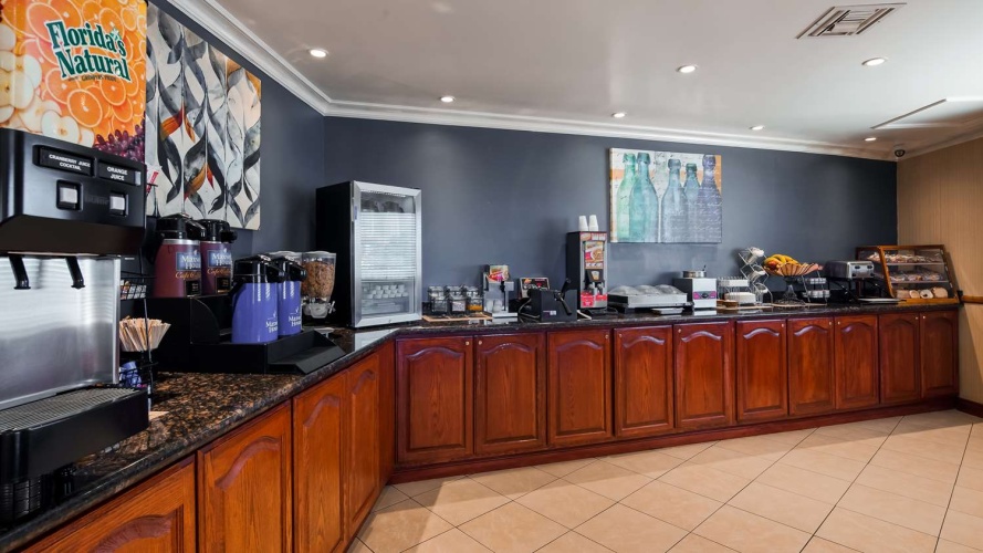 Best Western China Lake Inn photo 9