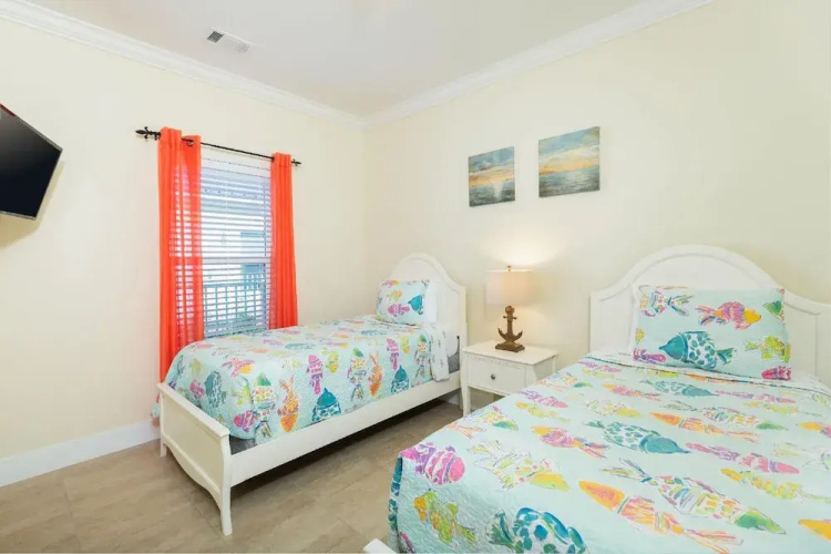 1 Beautiful 4 Bed 3 Bath Pool Home w Free Dock