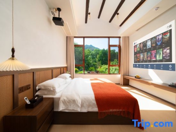 2 Bedrooms Suite with courtyard view