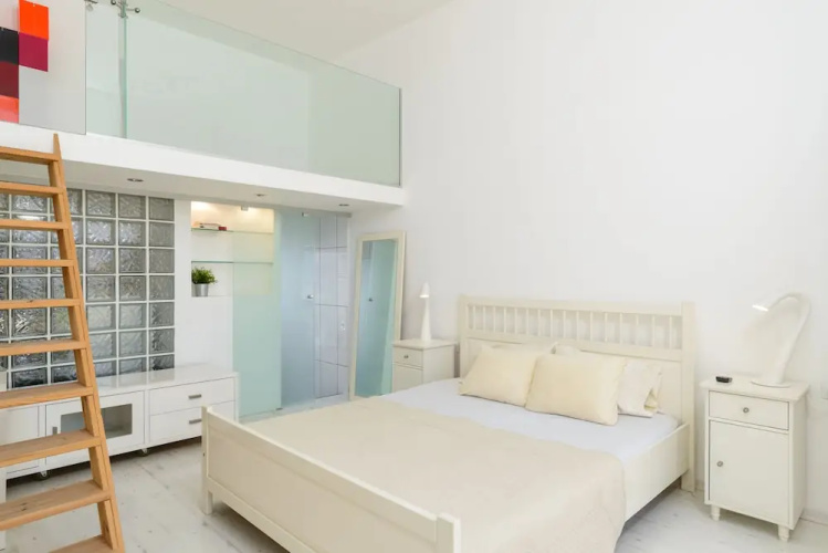 3BR Apt Steps from Sea W Parking
