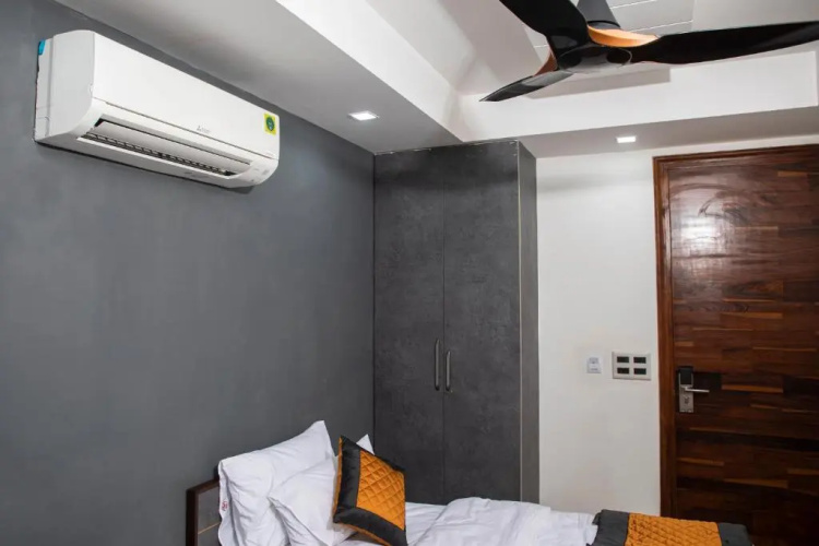 Dev Royale Hotel