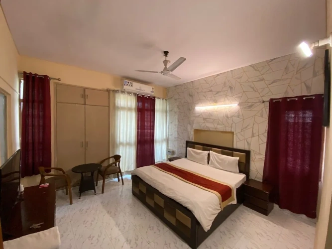 1 Bedroom Deluxe Double room with balcony