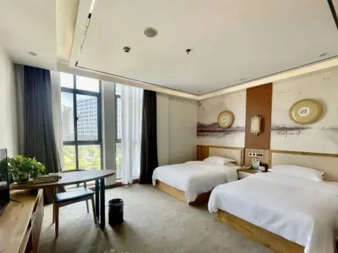 92·Nato Wisdom & Regimen Hotel