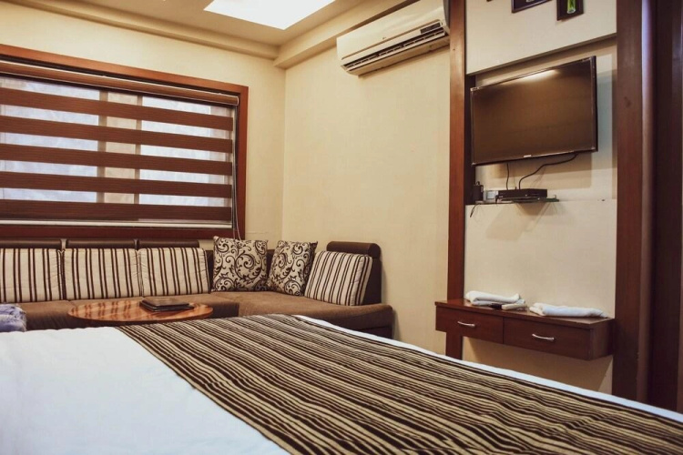 OYO Premium AB Road Bhavarkuan