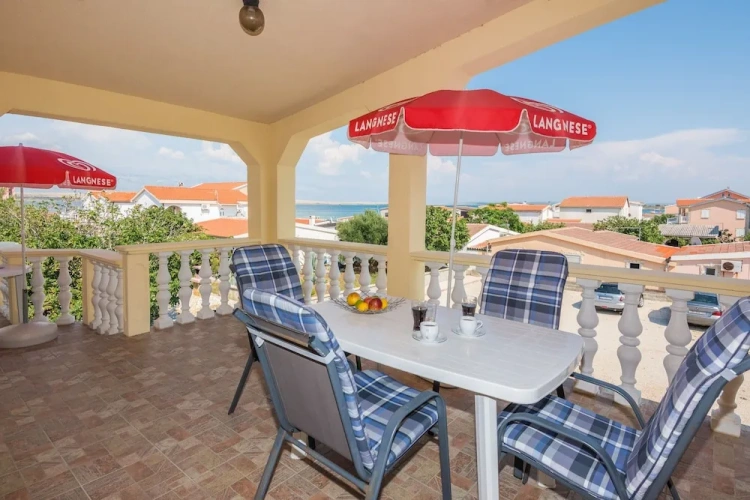 2 Bedrooms Classic Apartment