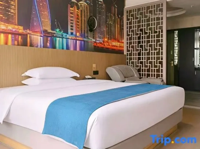 Standard Double room with city view