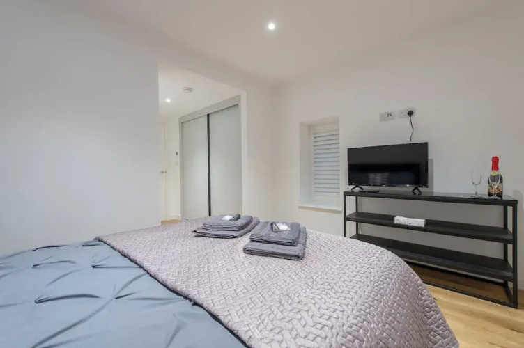 Exquisite 3BR Duplex Apartment, Air-con& Amenities