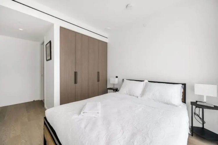 Chic Urban Stylish Condo in Downtown V