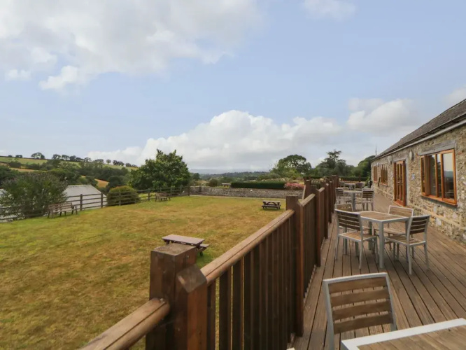 Harcombe House Bungalow 2