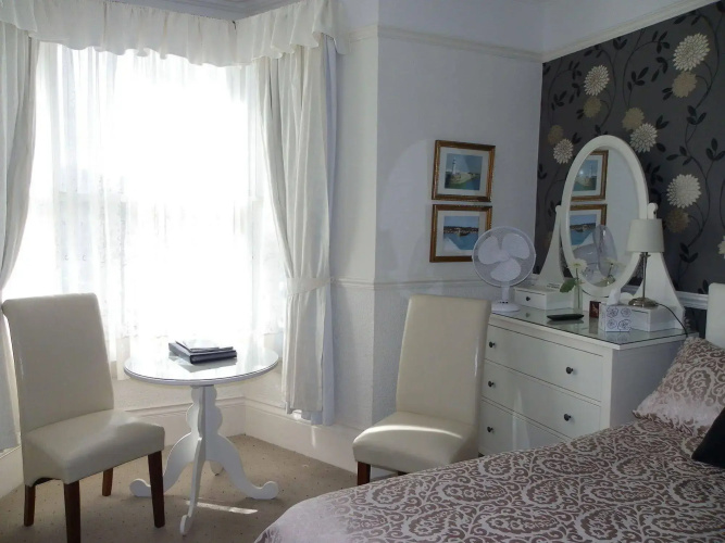 Maison Dieu Guest House