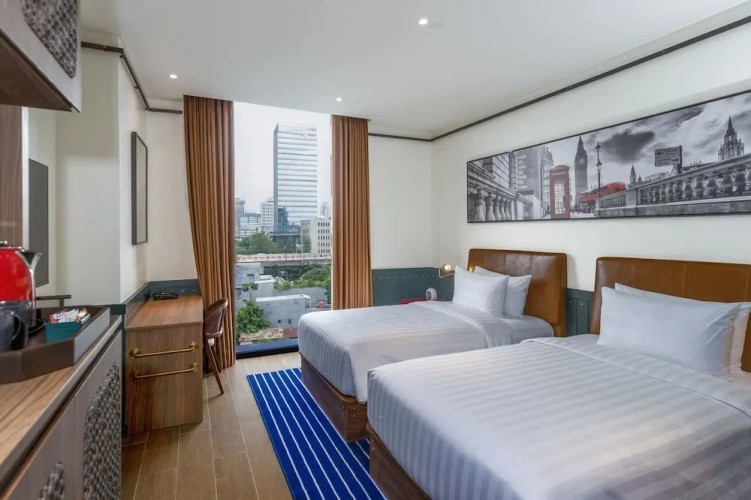 Standard Twin room with view