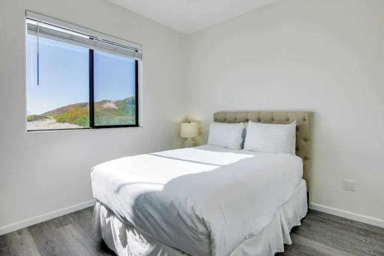 Beachfront 2BR w/ Deck, Views & Direct Sand Access Strand Way A