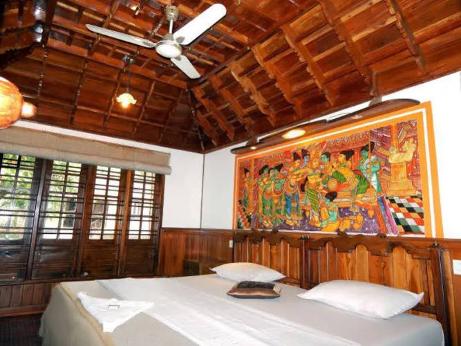 Backwater Retreat Houseboat