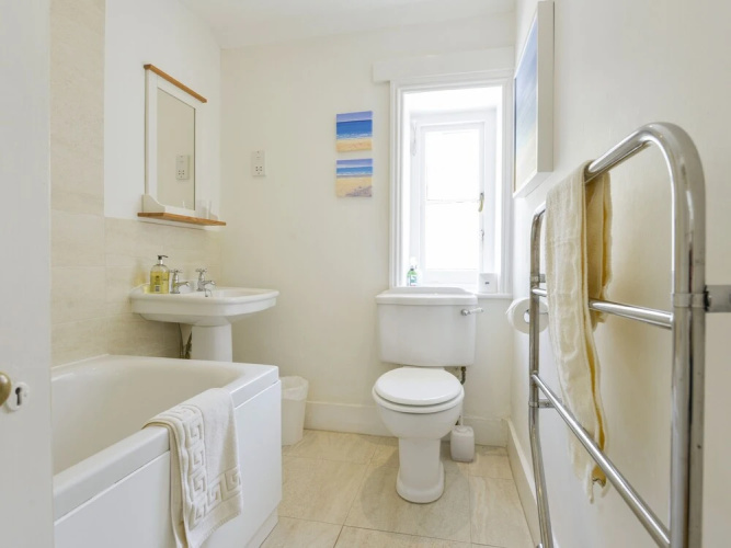 4 Coastguards Cottage