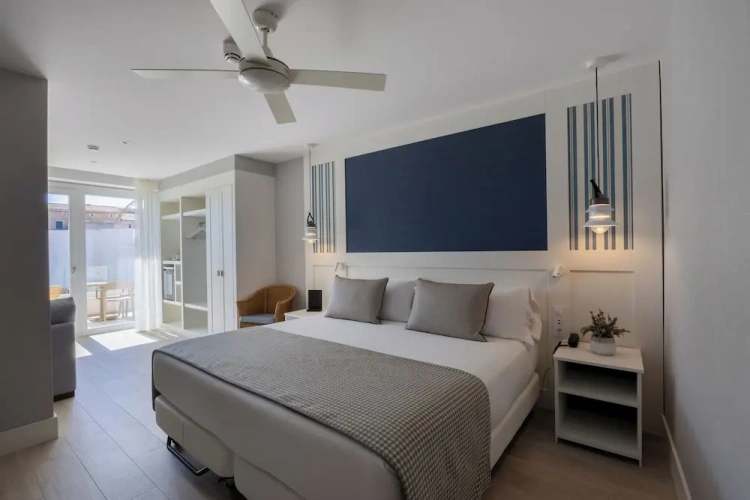 Premium Triple room with sea view
